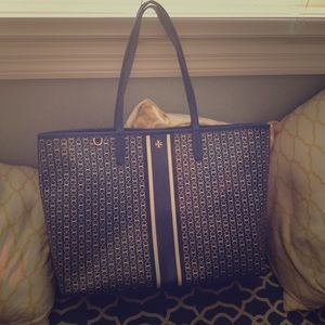 Tory Burch Gemini link tote.